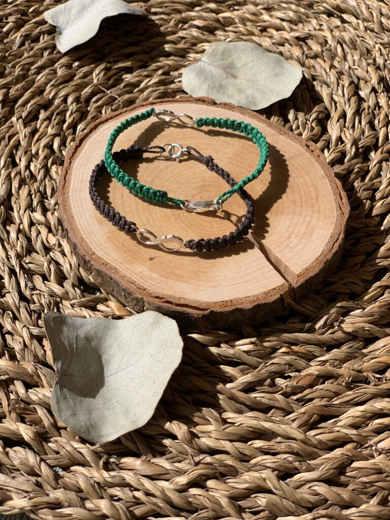 pulsera hecha a mano lomi